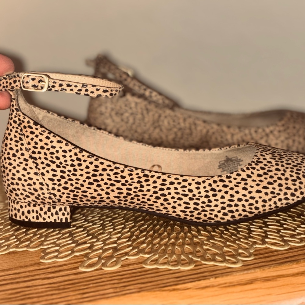 Old Navy Leopard Print Sueded Round Toe Ankle Strap 8 Block Heels  1"low heel
